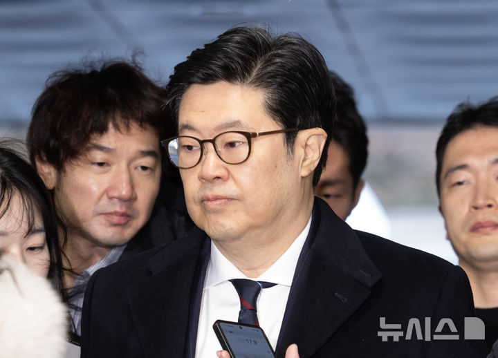 '홈플러스 사태' 김병주 MBK 회장 등 4명 구속기로… 혐의 인정 질문엔 침묵 [뉴시스Pic]