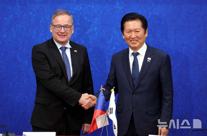 정청래, 주한체코대사 만나 "에너지 분야 등 전략적 협력자 역할 이어갈 것"