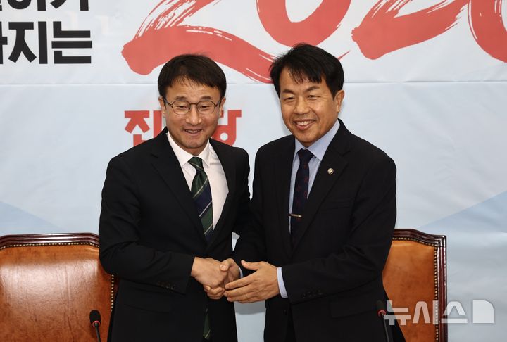 한병도, 진보당 예방…"검찰개혁 다양한 의견 수렴해 대안 만들 것"