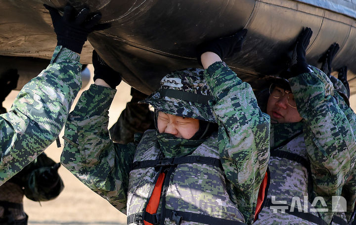 "해병대 정신으로" 2026 겨울 해병대 캠프 [뉴시스Pic]