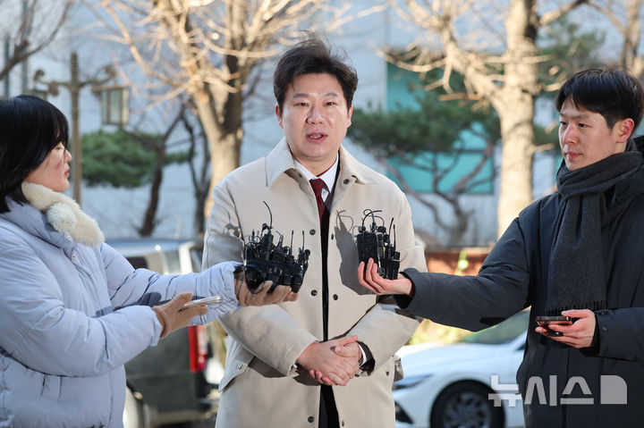 진종오, 고발인조사 출석…"김경, 김민석에 구청장자리 약속받아"