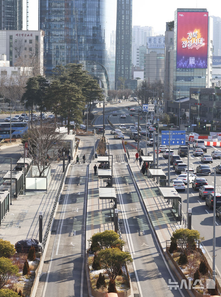 혈세로 적자 메꿔주는데 시민 볼모 치킨게임…서울 버스 '준공영제' 어쩌나