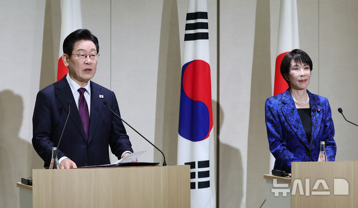 [나라=뉴시스] 고범준 기자 = 이재명 대통령이 13일(현지 시간) 나라현 회담장에서 다카이치 사나에 일본 총리와 한일 공동언론발표를 하고 있다. 2026.01.13. bjko@mewsis.com