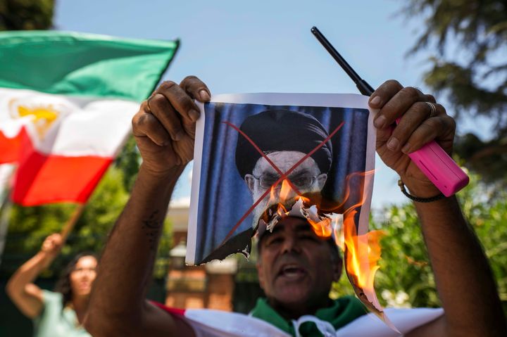 스페이스X, ‘유혈 시위 진압’ 이란에 스타링크 무료 서비스 제공