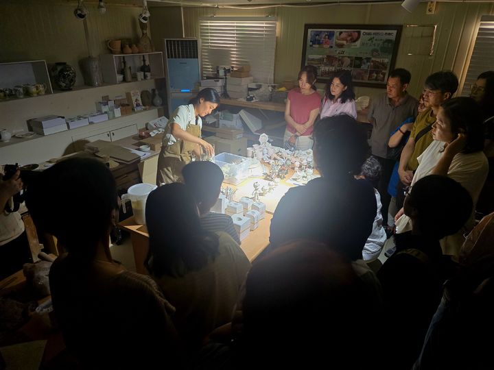 경남문화예술진흥원 수로요보천도예창조학교 오픈 스튜디오 행사.(사진=경남문황켸술진흥원 제공) 2026.01.14. *재판매 및 DB 금지