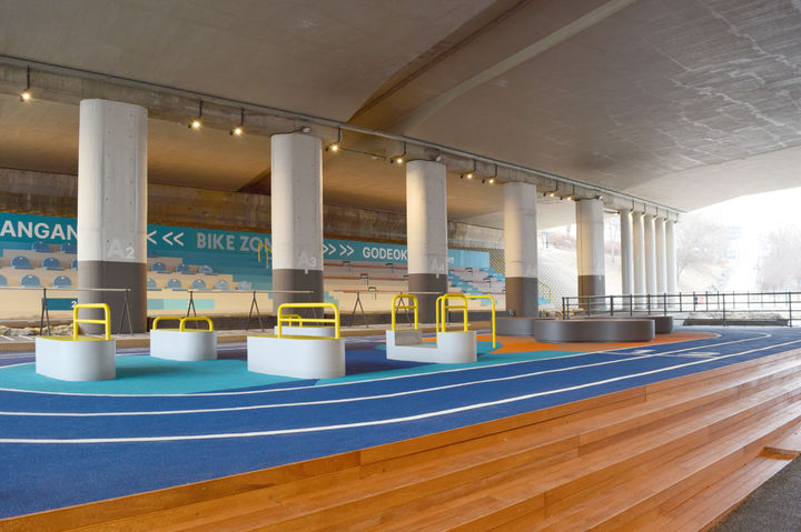 [서울=뉴시스] 강동 한강그린웨이 고덕천 라운지 조성 모습. 2026.01.14. (사진=강동구 제공) *재판매 및 DB 금지