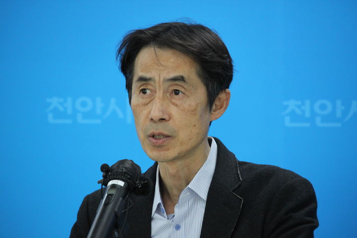 [천안=뉴시스] 최영민 기자=전옥균 독립기념관 전철 시민연대 상임대표가 6월 지방선거에서 민주당 소속으로 천안시장에 출마할 것임을 피력했다. 2026.01.14 ymchoi@newsis.com *재판매 및 DB 금지