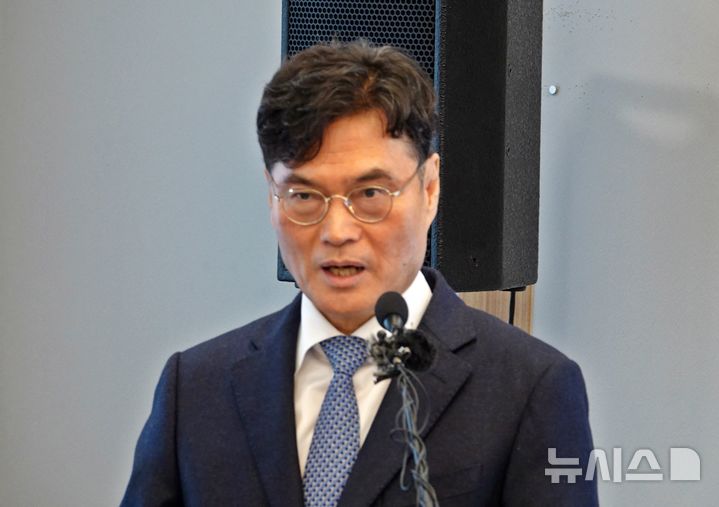 [제주=뉴시스] 오영재 기자 = 최국명 제주대학교병원장이 14일 오전 메종글래드 제주에서 열린 제주대학교병원 신년 기자간담회에서 발언하고 있다. 2026.01.14. oyj4343@newsis.com