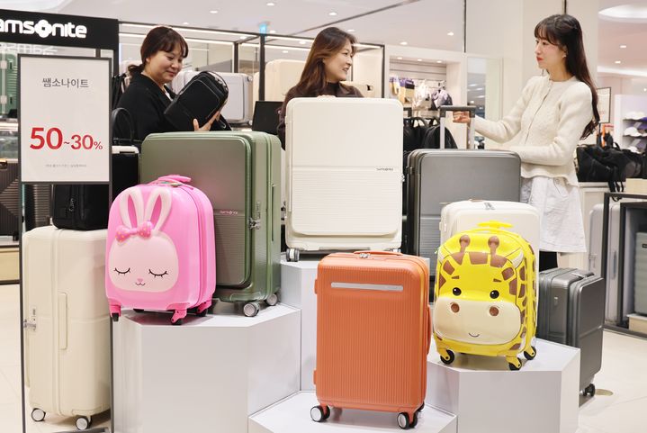 [대구=뉴시스] 롯데아울렛 율하점은 2층 특설행사장에서 쌤소나이트 스크래치 상품전을 진행한다. (사진 = 롯데백화점 제공) 2025.01.14. photo@newsis.com *재판매 및 DB 금지