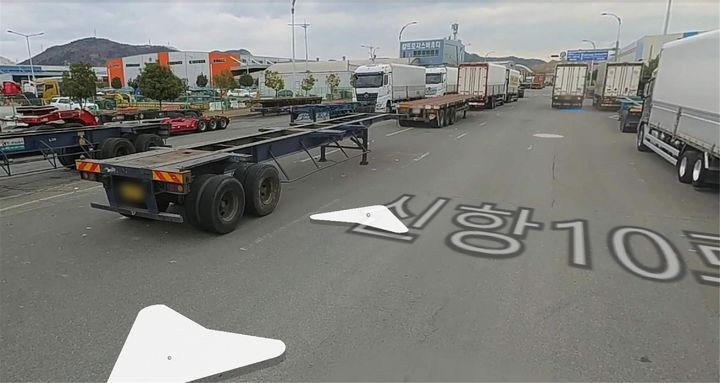 [창원=뉴시스] 강경국 기자 = 경남 창원시 진해구 웅동항만 배후단지 내 불법 주정차 현황. (사진=국민권익위원회 제공). 2026.01.14. photo@newsis.com *재판매 및 DB 금지