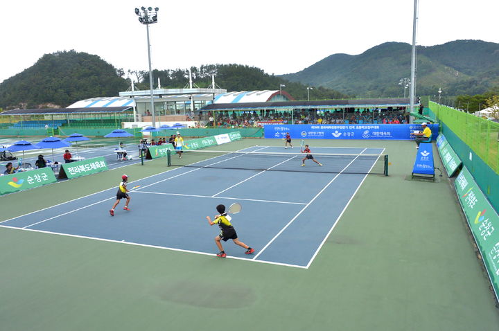 [순창=뉴시스] 순창에서 열린 문체부 장관기 전국 초등학교 정구대회가 펼쳐지고 있다. *재판매 및 DB 금지