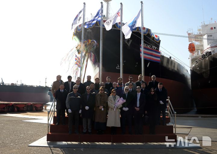 [창원=뉴시스]14일 경남 창원특례시 진해구 케이조선에서 5만t급 석유화학제품운반선 명명식이 진행되고 있다.(사진=케이조선 제공) 2026.01.14. photo@newsis.com
