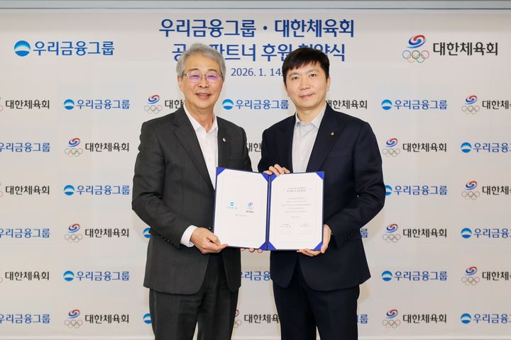 [서울=뉴시스] 대한체육회와 우리금융그룹 공식 파트너 후원 협약식에 참석한 임종룡 우리금융그룹 회장과 유승민 대한체육회장(오른쪽). (사진=대한체육회 제공). 2026.01.14. *재판매 및 DB 금지
