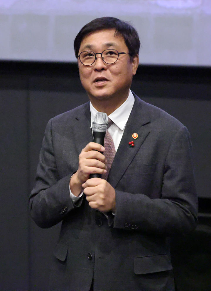 최휘영, 애니 '광장' 응원 .…"우리 영화 살리는 출발점 되길"