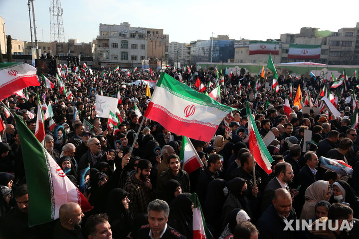 영국, 이란의 안보상 위험으로 여행금지령..테헤란 대사관 임시 철수