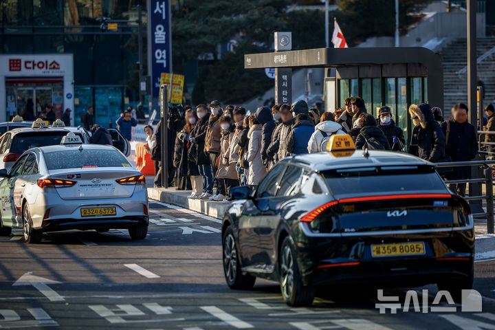 [서울=뉴시스] 정병혁 기자 = 장기 렌터카와 대리기사를 활용한 P2P(개인간 거래) 공유모델 사업을 운영했던 '차차' 등 승차공유서비스 업체들이 "직업의 자유 침해"를 이유로 현행법상 규제 조항을 상대로 헌법소원심판을 제기했으나 받아들여지지 않았다. (사진=뉴시스DB). 2026.03.29. jhope@newsis.com