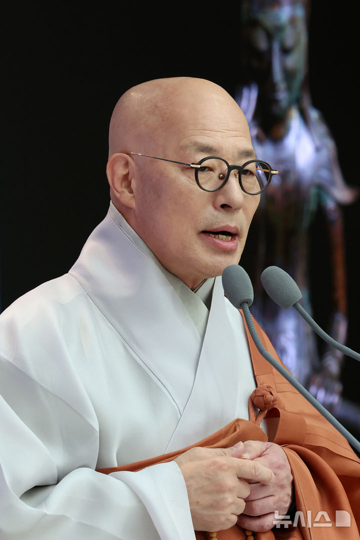 [서울=뉴시스] 박진희 기자 = 대한불교조계종 총무원장 진우스님이 14일 서울 종로구 한국불교역사문화기념관에서 신년 기자회견을 하고 있다. 2026.01.14. pak7130@newsis.com