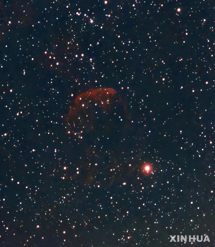 [신화/뉴시스] 14일 밤 중국 베이징 밤하늘에서 지능형 천문망원경을 통해 해파리 성운이 촬영되었다