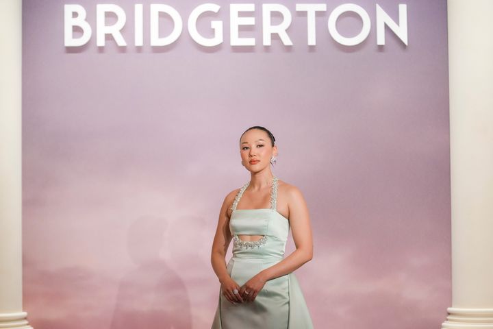 [파리=AP/뉴시스] 배우 하예린이 14일(현지시간) 프랑스 파리에서 열린 넷플릭스 드라마 '브리저튼' 시즌 4 월드 프리미어 행사에 참석해 포토타임을 갖고 있다. 한국계 호주 배우인 하예린은 시즌 4에서 주인공 소피 백을 연기했으며 원로 배우 손숙의 외손녀이기도 하다. 2026.01.15.