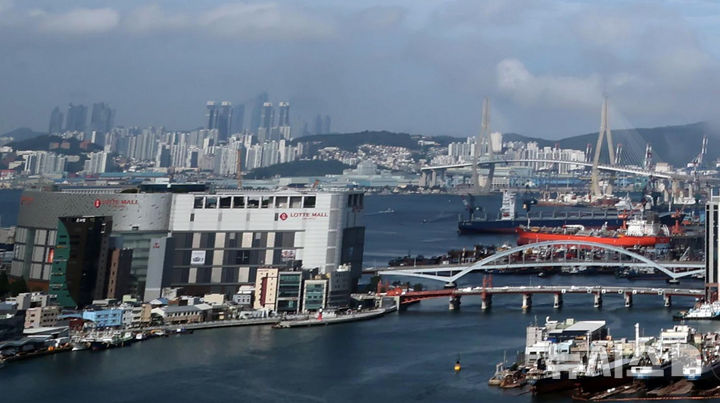 [부산=뉴시스] 하경민 기자 = 부산 중구 롯데백화점 광복점. yulnetphoto@newsis.com 