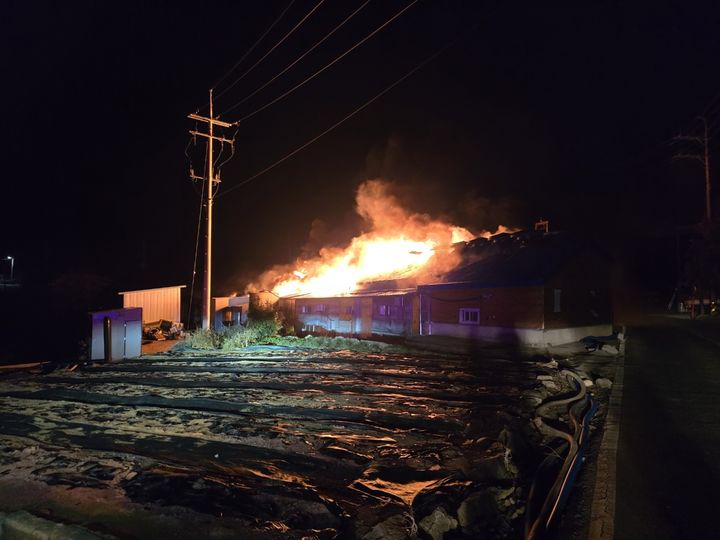 완도 김 건조공장 불…소방 당국 진화 중