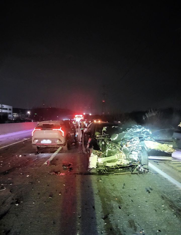 서해안고속도로서 차량 4대 추돌…1명 숨지고 3명 경상