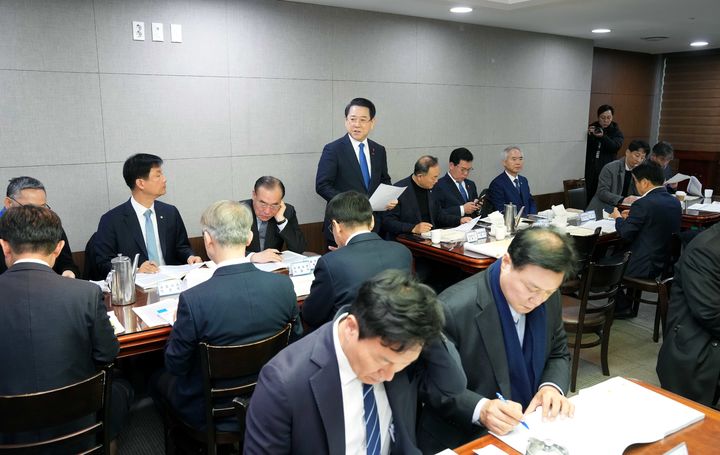 [서울=뉴시스] 15일 서울 국회의원회관에서 열린 광주·전남 행정통합 특별법안 조찬 간담회에 참석한 김영록 전남지사가 인사말을 하고 있다. (사진 = 전남도 제공). 2026.01.15. photo@newsis.com *재판매 및 DB 금지