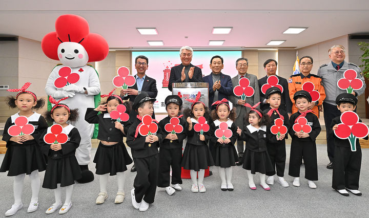 최승준 정선군수 등이 참여한 '희망2026 나눔캠페인'.(사진=정선군 제공) *재판매 및 DB 금지