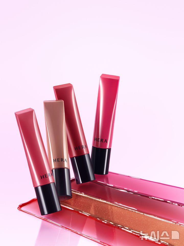 [서울=뉴시스] 아모레퍼시픽 컨템포러리 뷰티 브랜드 헤라(HERA)는 '센슈얼 틴티드 샤인 립 세럼'을 출시한다고 15일 밝혔다. 사진은 제품 이미지컷. (사진=아모레퍼시픽 제공) 2026.01.15. photo@newsis.com