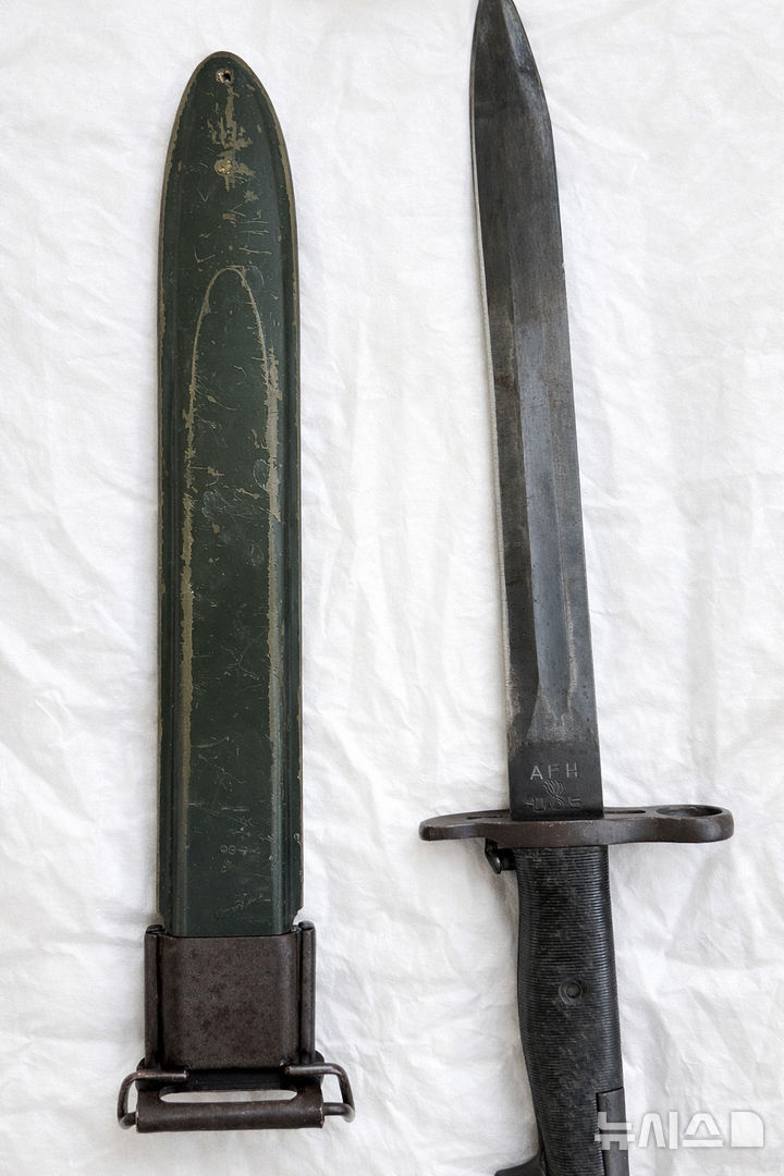 [오산=뉴시스] 한국전쟁 당시 미군이 사용한 M1 대검 (사진=오산시 제공) 2026.01.15.photo@newsis.com