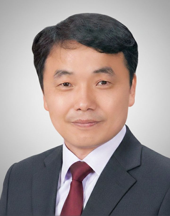 [부산=뉴시스] 경남정보대학교는 이차전지혁신융합대학 사업단장인 심재형 교수가 최근 인천에서 열린 '2025 첨단분야 혁신융합대학사업(COSS) 성과포럼'에서 교육부 장관 표창을 수상했다고 15일 밝혔다. (사진=경남정보대 제공) 2026.01.15. photo@newsis.com *재판매 및 DB 금지