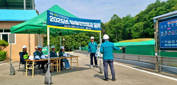 [거창=뉴시스] 거창군, 2025년 상수도 분야 집중 안전 점검 (사진=거창군 제공) 2026. 01. 15. photo@newsis.com&nbsp; *재판매 및 DB 금지