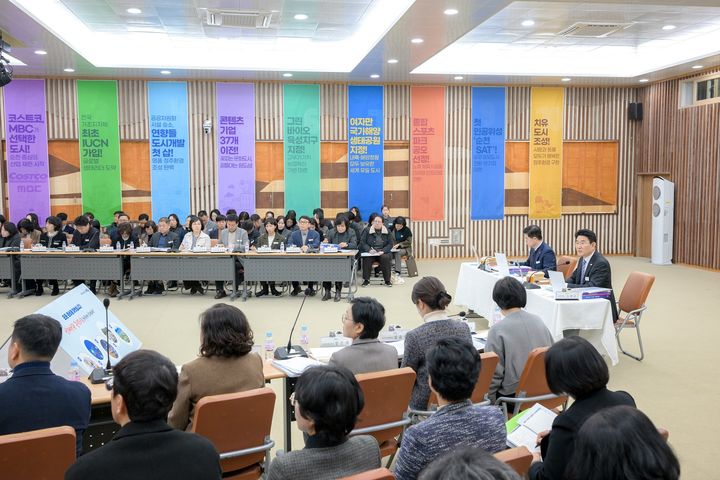 [순천=뉴시스] 15일 순천시청 대회의실에서 '2026년 주요업무 실행계획 보고회'가 열리고 있다. (사진=순천시청 제공) 2026.01.15. photo@newsis.com *재판매 및 DB 금지