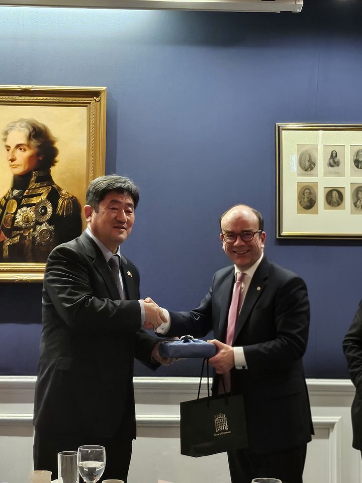 한·영 방산군수공동위, 英 런던서 개최…한화·밥콕 파트너십 논의