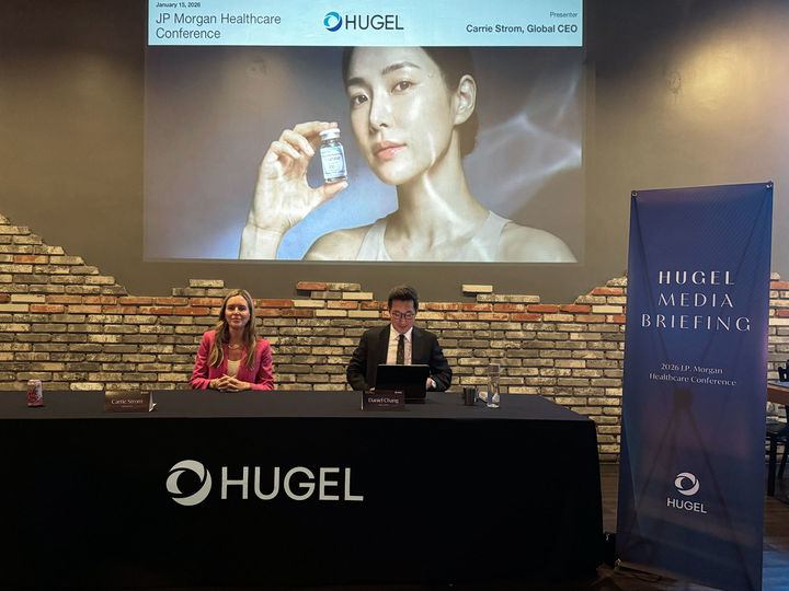 [샌프란시스코=뉴시스] 휴젤은 15일(현지 시간) 미국 샌프란시스코에서 열린 'JP모건 헬스케어 콘퍼런스' 아시아태평양(APAC) 트랙 발표 기업으로 참가했다. 사진은 캐리 스트롬 휴젤 글로벌 CEO와 장두현 한국 CEO가 전날 기자간담회를 진행하는 모습. (사진=휴젤 제공) 2026.01.16. photo@newsis.com *재판매 및 DB 금지