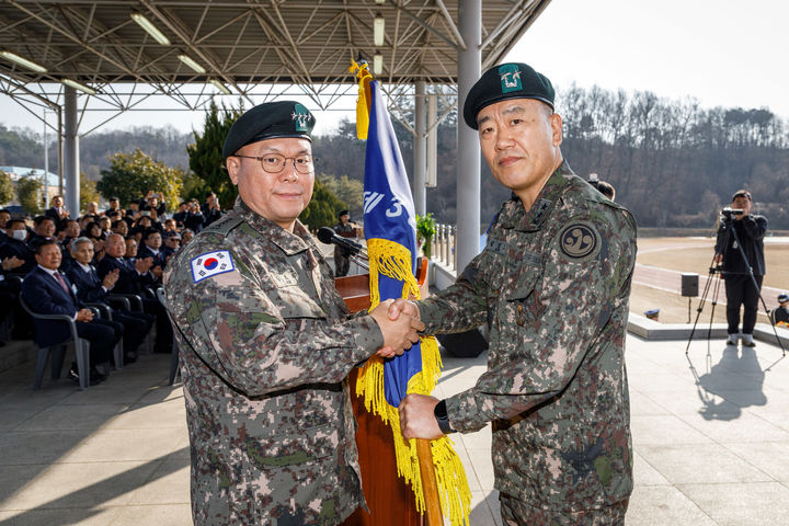 [창원=뉴시스]육군 39사단, 제42대 사단장에 김정도(오른쪽) 소장 취임. (사진=39사단 제공) 2026.01.15.photo@newsis.com *재판매 및 DB 금지