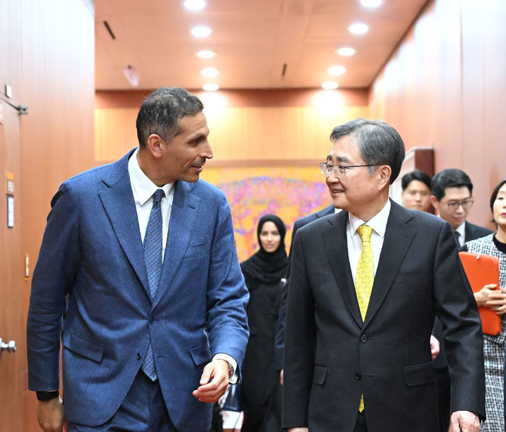 [서울=뉴시스] 조현 외교부 장관, 칼둔 행정청장과 면담. (사진=외교부 제공) 2026.01.15 *재판매 및 DB 금지