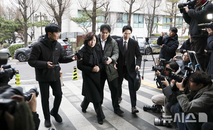 김경, 경찰 조사서 "강선우 보좌관이 공천헌금 먼저 제안"