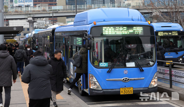 혜택 커진 'K-패스' 추가교통비 전액환급…27개 카드사 신청 가능