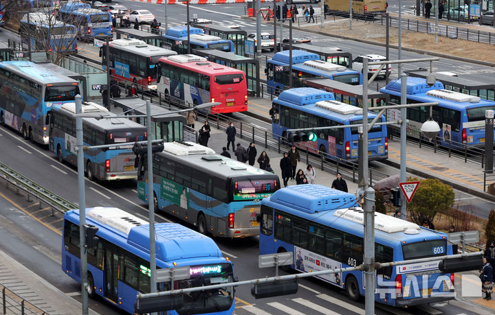 서울 시내버스 파업 이틀만에 정상화… 노사 임금 협상 합의 [뉴시스Pic]