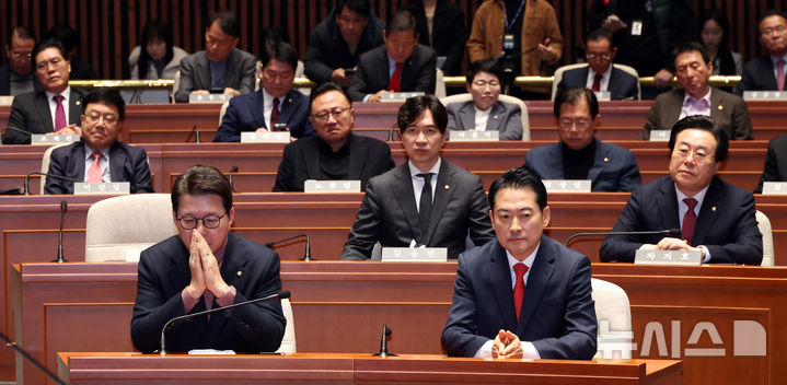 국힘, 의총서 "한동훈 제명 철회해야" "지금은 내 탓 할 때"
