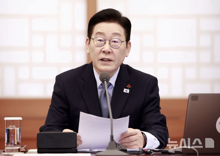 이 대통령 "국민과 '모두의 설날' 완성할 것"…새해 인사 영상 요청