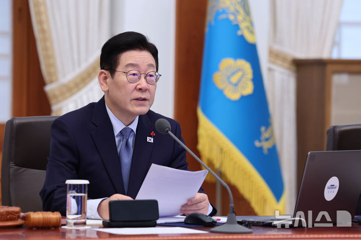 [서울=뉴시스] 최동준 기자 = 이재명 대통령이 15일 청와대에서 열린 수석보좌관회의에서 발언하고 있다. 2026.01.15. photocdj@newsis.com