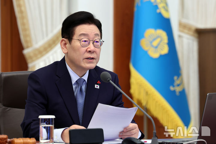 [서울=뉴시스] 최동준 기자 = 이재명 대통령이 15일 청와대에서 열린 수석보좌관회의에서 발언하고 있다. 2026.01.15. photocdj@newsis.com