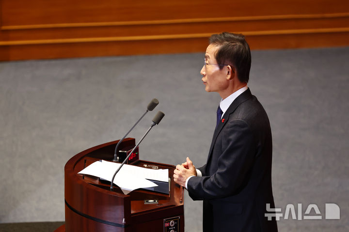 [서울=뉴시스] 김명년 기자 = 김호철 감사원장이 지난1월 15일 오후 서울 여의도 국회에서 열린 본회의에서 의원들에게 인사말하고 있다. 2026.01.15. kmn@newsis.com