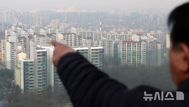 서울 강북구 북서울꿈의숲 전망대에서 바라본 강북 지역 아파트 단지 모습. 뉴시스 자료사진.