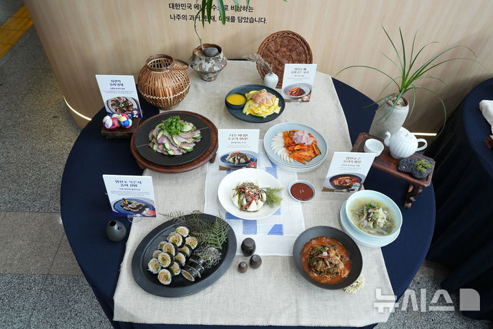 [나주=뉴시스] 나주시가 15일 숙성홍어 중심의 기존 식문화 틀을 넘어 영산포와 나주의 로컬 식재료를 현대적으로 재해석한 신메뉴 5종을 공개했다. (사진=나주시 제공) photo@newsis.com *재판매 및 DB 금지