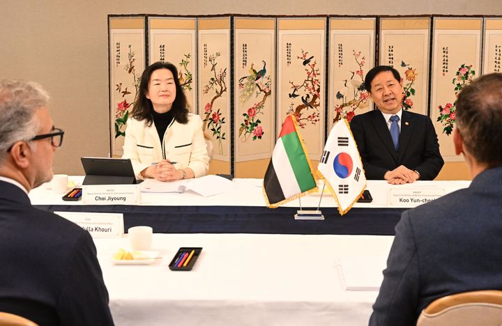 [서울=뉴시스] 사진은 구윤철 경제부총리 겸 재정경제부 장관이 지난 15일 서울 종로구 정부서울청사에서 칼둔 칼리파 알 무바라크 아랍에미리트(UAE) 아부다비 행정청장 겸 무바달라 CEO와 면담하고 있는 모습. (사진=재정경제부 제공) 2026.01.15. photo@newsis.com *재판매 및 DB 금지