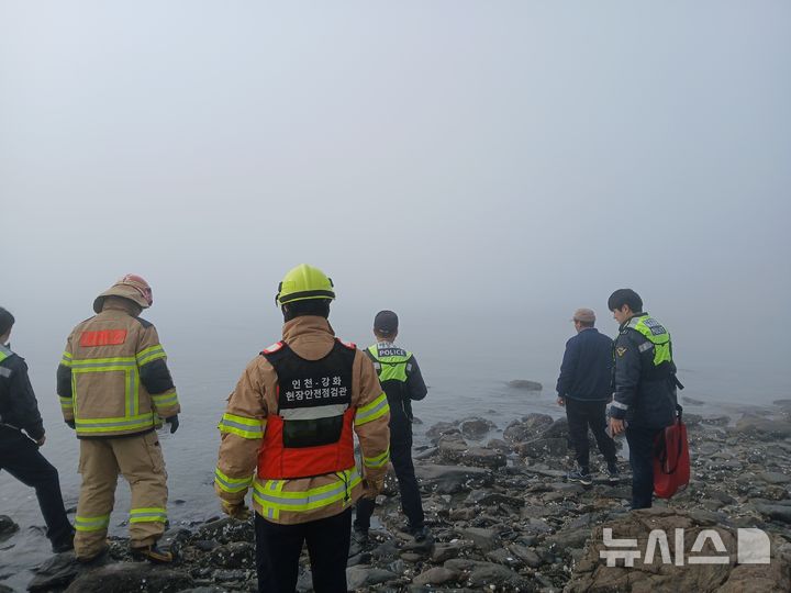 [인천=뉴시스] 지난 14일 인천 강화군 화도면 장화리 북일곶돈대 인근 해변에 짙게 낀 해무. (사진=인천소방본부 제공)