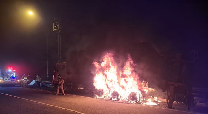 보성 도로 달리던 22.5t 화물차서 불…인명피해 없어